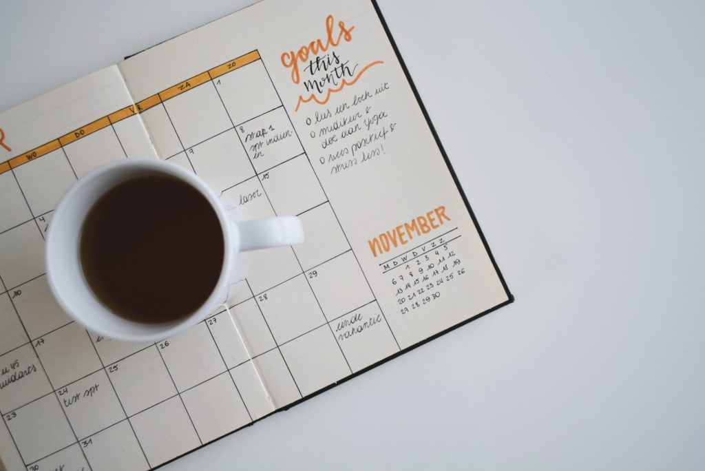 budget plan- frugal living tips for moms in 2020