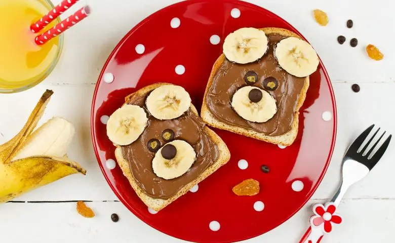 bread toast with Nutella and banana